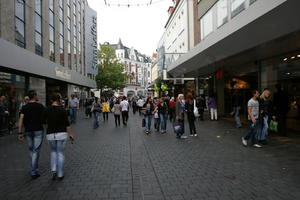 autumn, Bielefeld, bright, casual, crowd, day, Deutschland, eye level view, Nordrhein-Westfalen, people, shady, street, walking