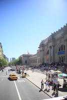 building, car, crowd, day, elevated, Manhattan, museum, New York, people, standing, street, summer, sunny, taxi, The United States, walking