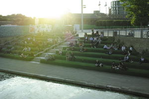 above, afternoon, casual, crowd, England, eye level view, formal, group, London, outdoors, people, picnicking, sitting, square, stage, stair, steps, summer, sun glare, sunset, The United Kingdom, urban, water feature