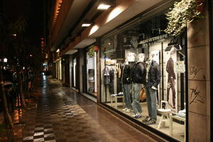 artificial lighting, Bari, eye level view, Italia , mannequin, night, object, pavement, Puglia, retail, shop, winter