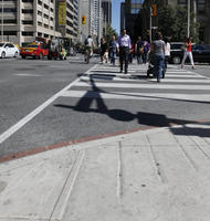 Canada, casual, caucasian, crossing, day, eye level view, group, lowered, Ontario, people, street, summer, sunny, Toronto, walking