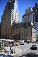 building, car, crowd, day, elevated, facade, Manhattan, New York, people, skyscraper, street, summer, sunny, taxi, The United States