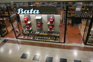 artificial lighting, Bergamo, elevated, interior, Italia , Lombardia, retail, shop, shopping centre, sign