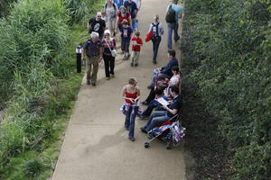 above, alley, casual, crowd, day, England, London, park, people, reed, sitting, summer, sunny, The United Kingdom, walking