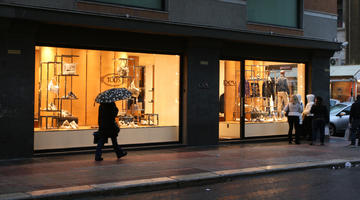 artificial lighting, Bari, evening, eye level view, Italia , Puglia, retail, shop, winter