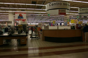 artificial lighting, Bergamo, eye level view, interior, Italia , Lombardia, retail, shop, shopping centre