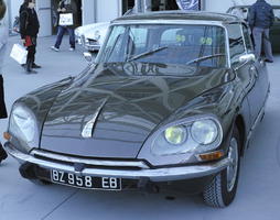 car, classic car, day, diffuse, diffused light, exhibition, eye level view, France, natural light, Nice, Provence Alpes Cote D