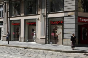 day, eye level view, Italia , Lombardia, mannequin, Milano, natural light, shop, shopfronts, summer, sunny