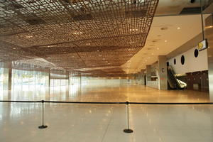 artificial lighting, Barcelona, Cataluña, ceiling, escalator, eye level view, floor, indoor lighting, interior, reflected, Spain