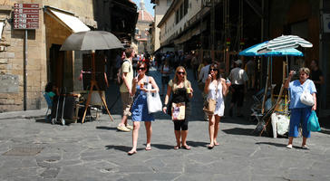 building, crowd, day, eye level view, Florence, Italia , parasol, people, stall, street, summer, sunny, Toscana, tourist, woman