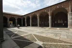 courtyard, day, eye level view, Italia , Lombardia, Milano, natural light, pavement, square, summer, sunny