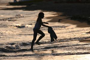 beach, child, day, direct sunlight, dusk, eye level view, girl, Grosseto, Italia , running, silhouette, summer, Toscana