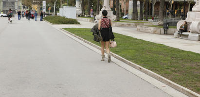 autumn, back, Barcelona, casual, Cataluña, day, diffuse, diffused light, eye level view, Spain, street, walking, woman