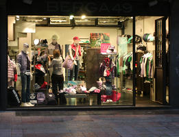 artificial lighting, Bari, evening, eye level view, Italia , mannequin, object, pavement, Puglia, retail, shop, winter