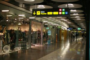 airport, artificial lighting, autumn, Barajas Airport, evening, eye level view, indoor lighting, interior, Madrid, retail, sign, Spain