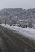 ambient light, day, diffuse, diffused light, eye level view, Italia , morning, mountain, natural light, overcast, road, snow, Veneto, winter