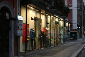 artificial lighting, Bari, evening, eye level view, Italia , mannequin, object, pavement, Puglia, retail, shop, winter