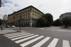 building, crossing, day, eye level view, Italia , Lombardia, Milano, natural light, street, summer