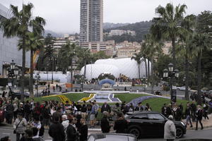 ambient light, crowd, day, diffused light, elevated, Monaco, Monte Carlo, Monte-Carlo, museum, natural light, overcast, palm, Phoenix canariensis, sculpture, spring