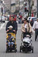 casual, caucasian, children, couple, day, diffuse, diffused light, eye level view, family, natural light, Porto, Porto, Portugal, spring, street, walking