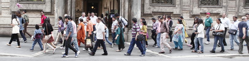 day, eye level view, group, Italia , Lazio, natural light, people, Rome, side, street, summer, walking