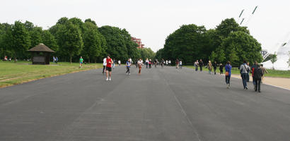 alley, day, diffuse, diffused light, England, eye level view, group, London, natural light, park, people, running, summer, The United Kingdom, treeline, walking