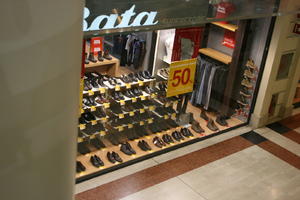 artificial lighting, Bergamo, elevated, interior, Italia , Lombardia, retail, shop, shopping centre