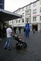 autumn, Bielefeld, bright, casual, day, Deutschland, eye level view, family, Nordrhein-Westfalen, people, performer, shady, street