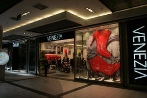 artificial lighting, ceiling, eye level view, floor, indoor lighting, Lubuskie, Poland, retail, shop, shopfronts, shopping centre, Zielona Góra