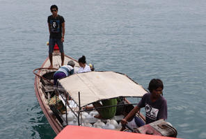 boat, casual, day, diffuse, diffused light, elevated, group, people, sitting, summer, Thailand