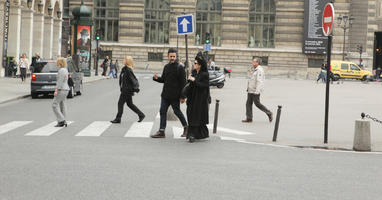 autumn, crossing, day, diffuse, diffused light, eye level view, France, group, Ile-De-France, natural light, Paris, people, side, smart casual, street, walking