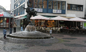 afternoon, Braunschweig, cafe, day, Deutschland, eye level view, fountain, natural light, Niedersachsen, parasol, square, summer