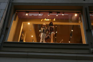 artificial lighting, Bari, below, evening, Italia , mannequin, object, Puglia, retail, shop, winter