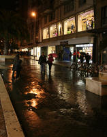 artificial lighting, Bari, couple, eye level view, Italia , mannequin, night, object, people, Puglia, retail, shop, street, walking, winter