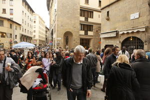 casual, crowd, day, eye level view, natural light, people, spring, street, walking