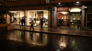 artificial lighting, Bari, eye level view, Italia , night, Puglia, retail, shop, street, winter