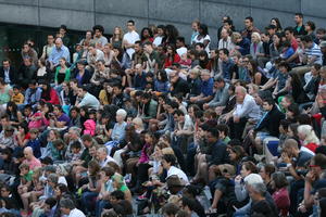 casual, crowd, day, diffuse, diffused light, elevated, England, London, people, sitting, summer, The United Kingdom