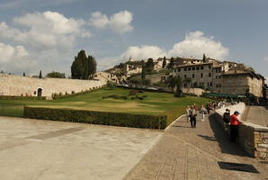 Assisi, cloud, Cumulonimbus, day, eye level view, hill, Italia , pattern, paving, sky, square, stone, summer, sunlight, sunny, sunshine, Umbria, village