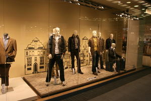 artificial lighting, eye level view, interior, mannequin, Poland, Poznan, retail, shopping centre, Wielkopolskie