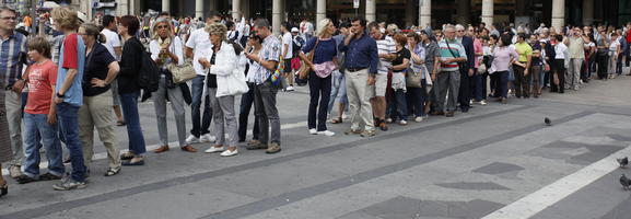 casual, crowd, day, eye level view, Italia , Lombardia, Milano, natural light, people, plaza, queuing, standing, summer