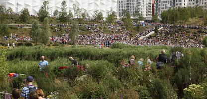 casual, crowd, day, England, eye level view, London, park, people, reed, shrub, summer, sunny, The United Kingdom