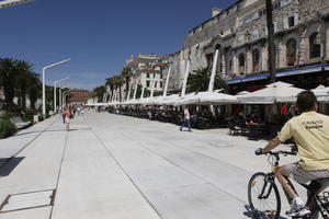 cafe, canopy, casual, Croatia, day, eye level view, furniture, lamppost, pavement, people, plaza, sitting, Split, Splitsko-Dalmatinska, square, summer, summer, sunny