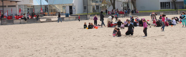 beach, Boulogne-sur-Mer, children, day, eye level view, France, group, Nord-Pas-de-Calais, people, playing, spring, sunny