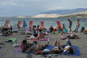 beach, Croatia, day, diffuse, diffused light, eye level view, group, people, summer, sunbathing