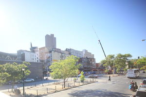 building, bus, day, elevated, Manhattan, New York, street, sunny, The United States, tree, vegetation