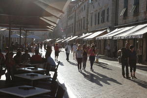 afternoon, backlight, cafe, canopy, casual, Croatia, day, Dubrovacko-Neretvanska, Dubrovnik, eye level view, group, people, square, summer, sunny, umbrella, walking