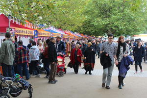 autumn, casual, crowd, day, diffuse, diffused light, England, eye level view, London, market, people, stall, The United Kingdom, walking